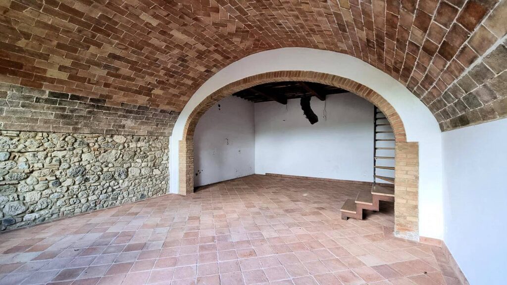 1665-Appartamento in antico borgo ristrutturato con piscina-Volterra-7 Agenzia Immobiliare ASIP