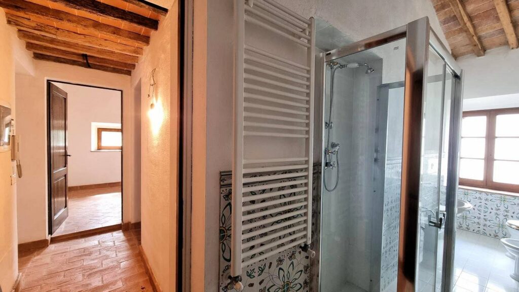 1666-Appartamento con giardino  in antico borgo ristrutturato con piscina-Volterra-20 Agenzia Immobiliare ASIP