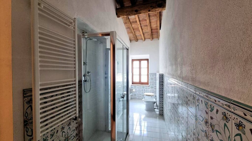 1666-Appartamento con giardino  in antico borgo ristrutturato con piscina-Volterra-21 Agenzia Immobiliare ASIP