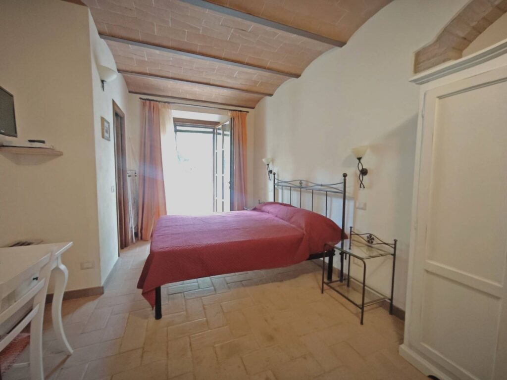 1667-Appartamento al piano terra in un prestigioso complesso immobiliare completamente ristrutturato con  fantastica piscina-Gambassi Terme-7 Agenzia Immobiliare ASIP