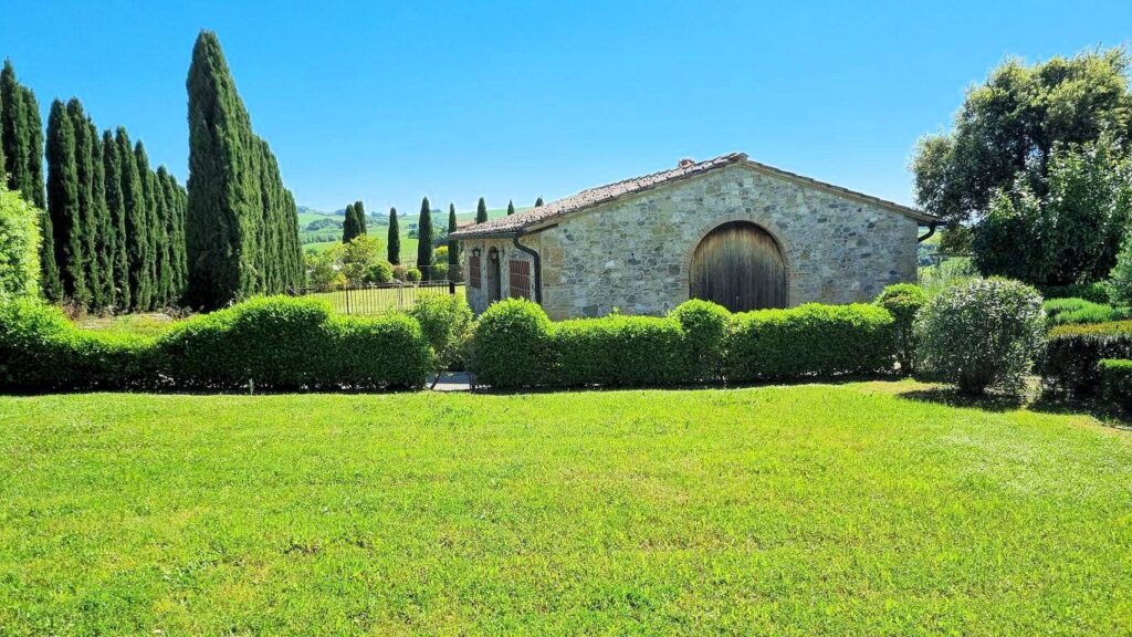 1668-Bellissimo appartamento al piano primo con giardino privato in un borgo completamente ristrutturato con ampia piscina-Volterra-6 Agenzia Immobiliare ASIP