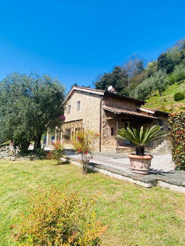 1672-Bellissimo rustico in stile Toscano con parco piscina e suggestiva vista panoramica-Pescaglia-1 Agenzia Immobiliare ASIP