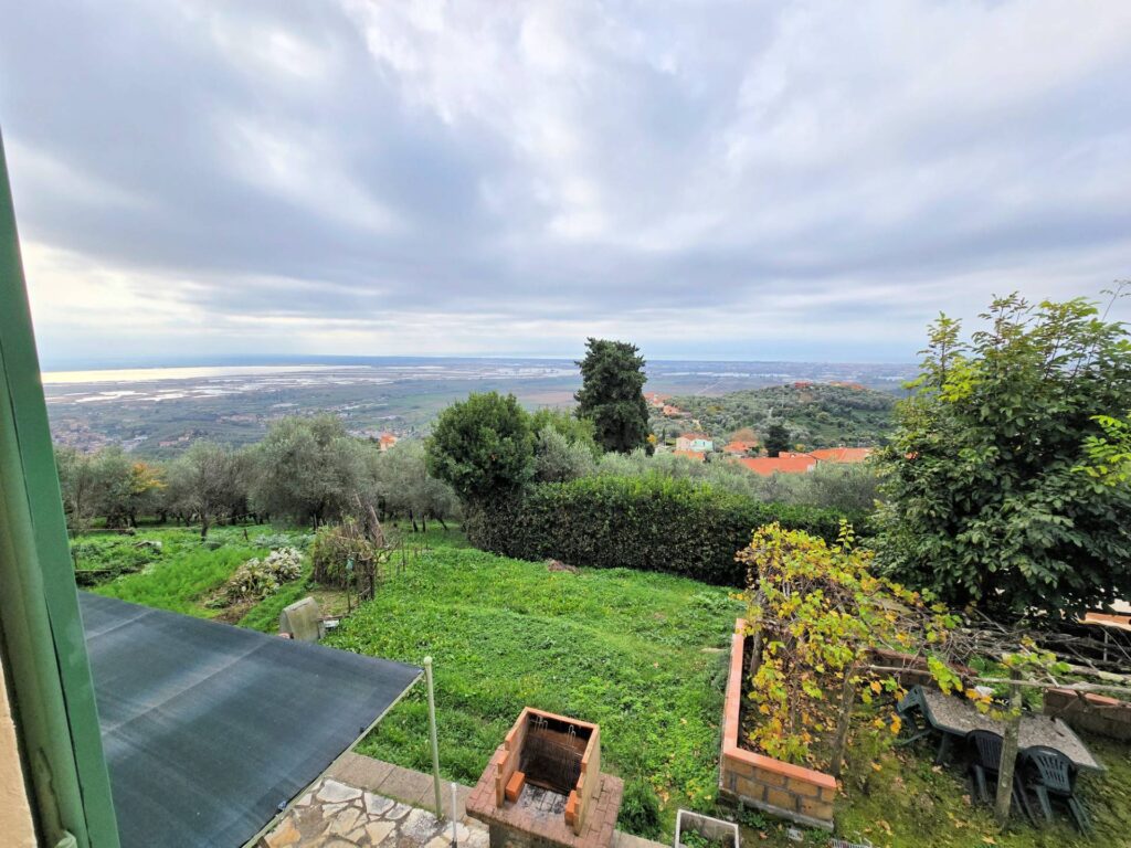1673-Terratetto libero su tre lati con ampio giardino e vista panoramica fino al mare-Massarosa-3 Agenzia Immobiliare ASIP