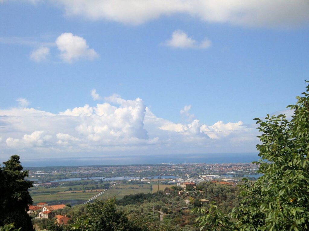 1673-Terratetto libero su tre lati con ampio giardino e vista panoramica fino al mare-Massarosa-5 Agenzia Immobiliare ASIP