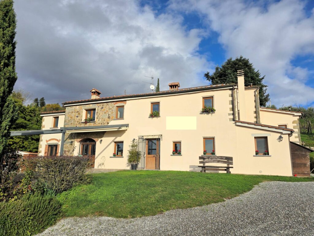 1674-Casa colonica di ampia superficie in posizione dominante con vista panoramica-Marliana-6 Agenzia Immobiliare ASIP