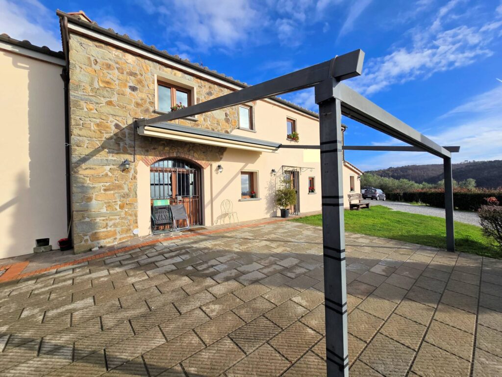 1674-Casa colonica di ampia superficie in posizione dominante con vista panoramica-Marliana-10 Agenzia Immobiliare ASIP
