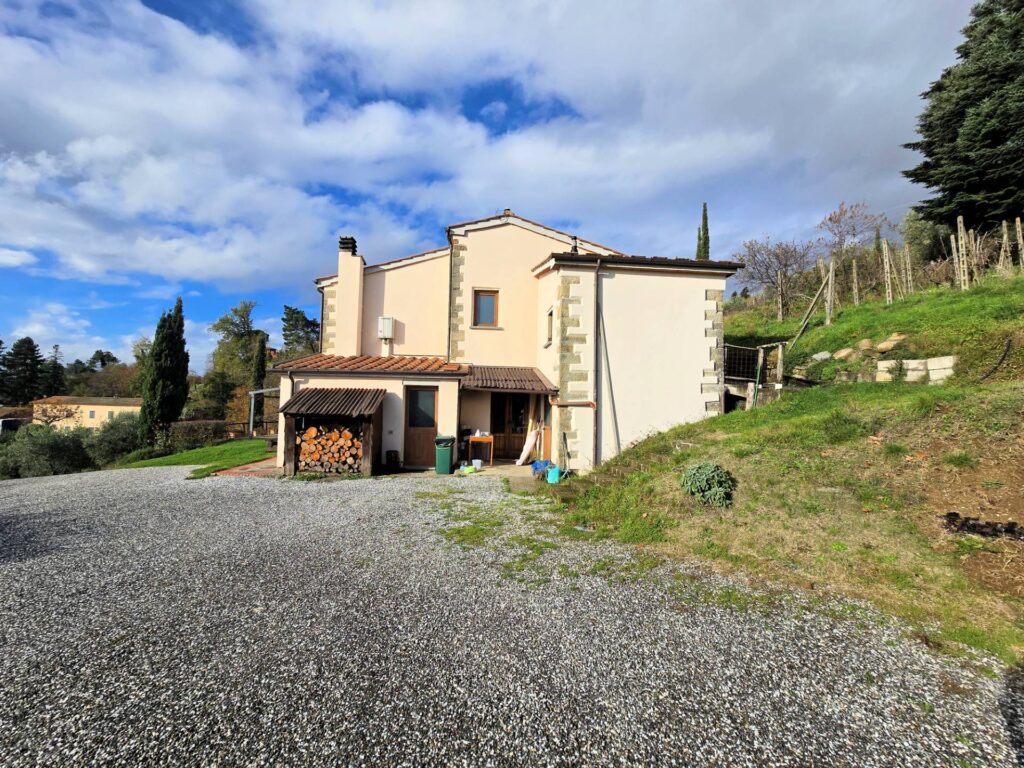 1674-Casa colonica di ampia superficie in posizione dominante con vista panoramica-Marliana-13 Agenzia Immobiliare ASIP
