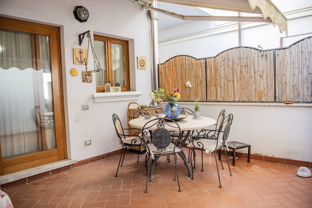 1675-Appartamento di ampia superficie con entrata indipendente disposto al piano terra e primo-San Vincenzo-7 Agenzia Immobiliare ASIP