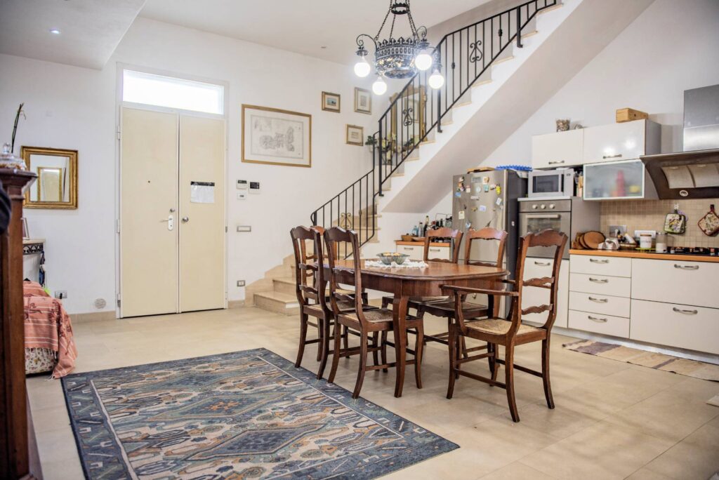 1675-Appartamento di ampia superficie con entrata indipendente disposto al piano terra e primo-San Vincenzo-9 Agenzia Immobiliare ASIP