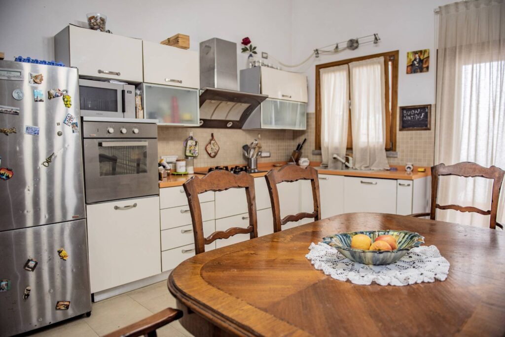 1675-Appartamento di ampia superficie con entrata indipendente disposto al piano terra e primo-San Vincenzo-10 Agenzia Immobiliare ASIP