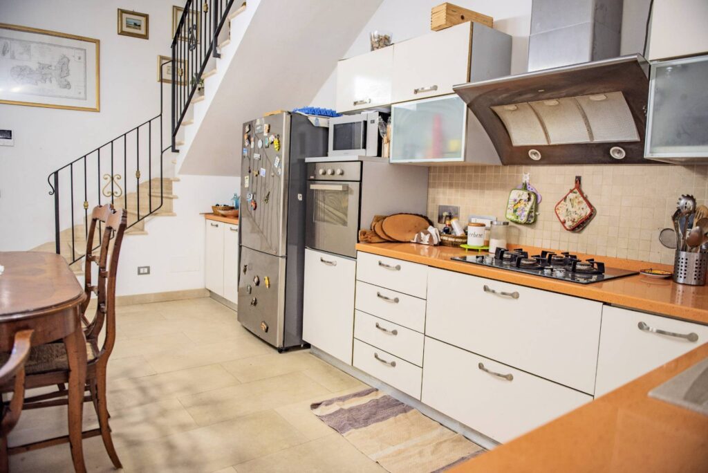 1675-Appartamento di ampia superficie con entrata indipendente disposto al piano terra e primo-San Vincenzo-11 Agenzia Immobiliare ASIP