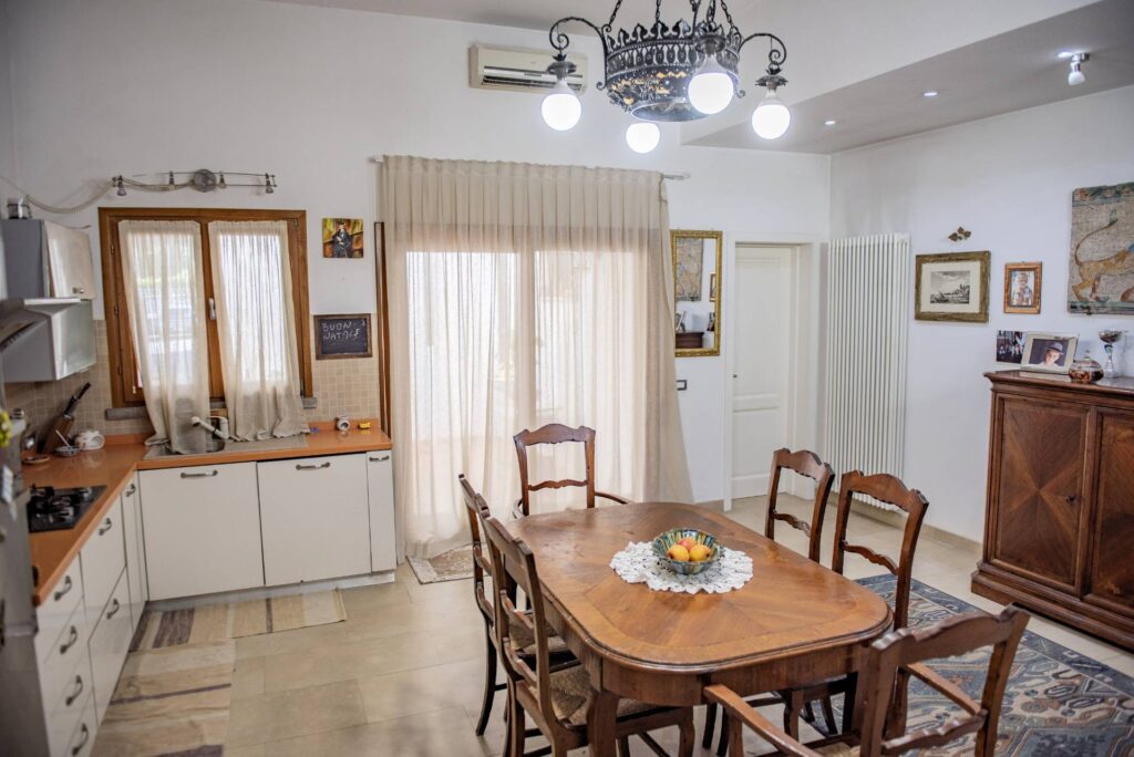 1675-Appartamento di ampia superficie con entrata indipendente disposto al piano terra e primo-San Vincenzo-12 Agenzia Immobiliare ASIP