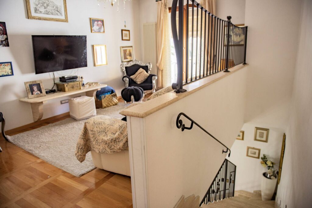 1675-Appartamento di ampia superficie con entrata indipendente disposto al piano terra e primo-San Vincenzo-2 Agenzia Immobiliare ASIP