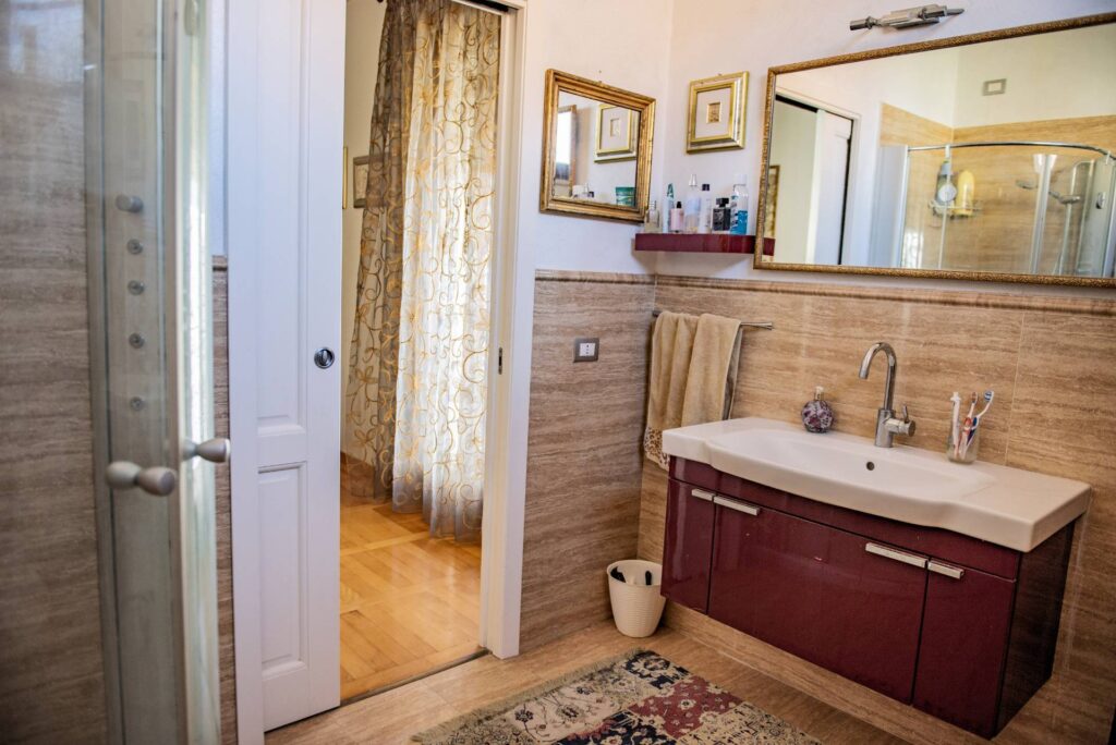 1675-Appartamento di ampia superficie con entrata indipendente disposto al piano terra e primo-San Vincenzo-24 Agenzia Immobiliare ASIP