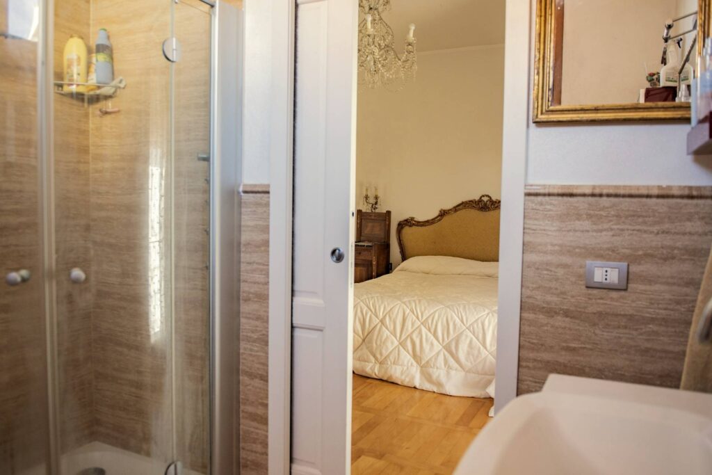 1675-Appartamento di ampia superficie con entrata indipendente disposto al piano terra e primo-San Vincenzo-14 Agenzia Immobiliare ASIP