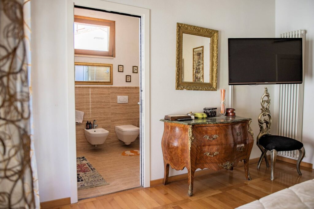 1675-Appartamento di ampia superficie con entrata indipendente disposto al piano terra e primo-San Vincenzo-15 Agenzia Immobiliare ASIP