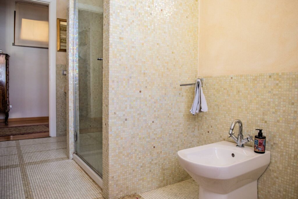 1675-Appartamento di ampia superficie con entrata indipendente disposto al piano terra e primo-San Vincenzo-22 Agenzia Immobiliare ASIP