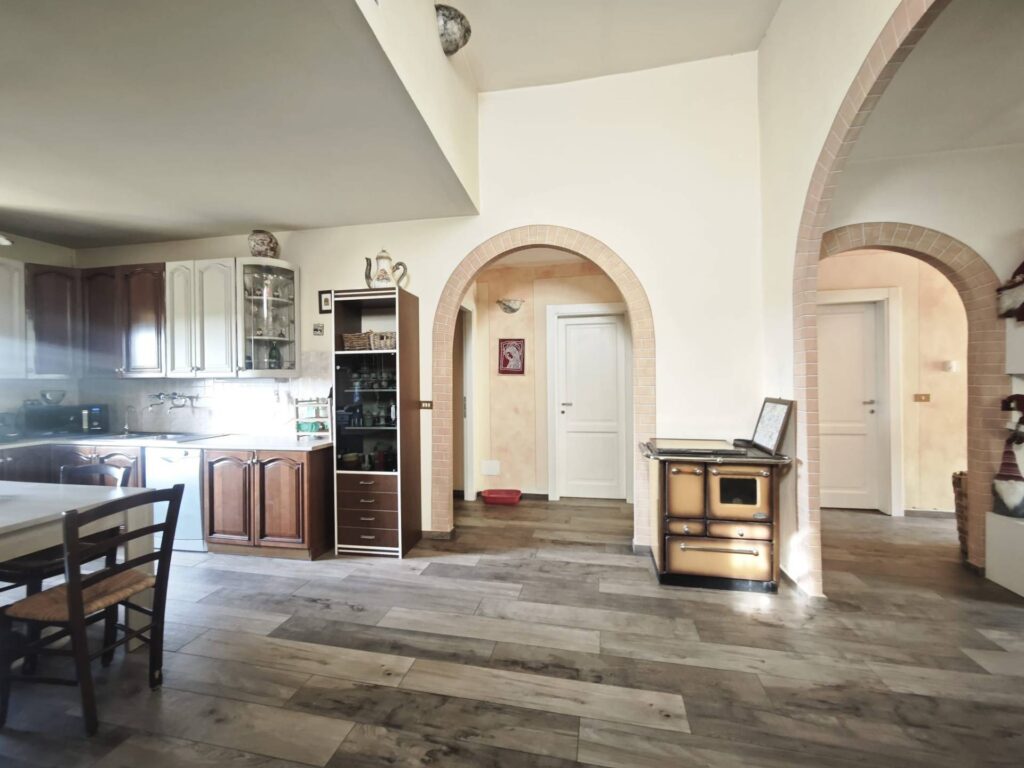 1677-Porzione di casale suddiviso in due appartamenti ristrutturati con vista panoramica-Volterra-8 Agenzia Immobiliare ASIP