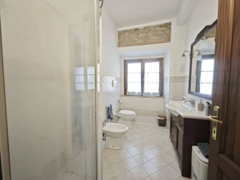 1677-Porzione di casale suddiviso in due appartamenti ristrutturati con vista panoramica-Volterra-12 Agenzia Immobiliare ASIP