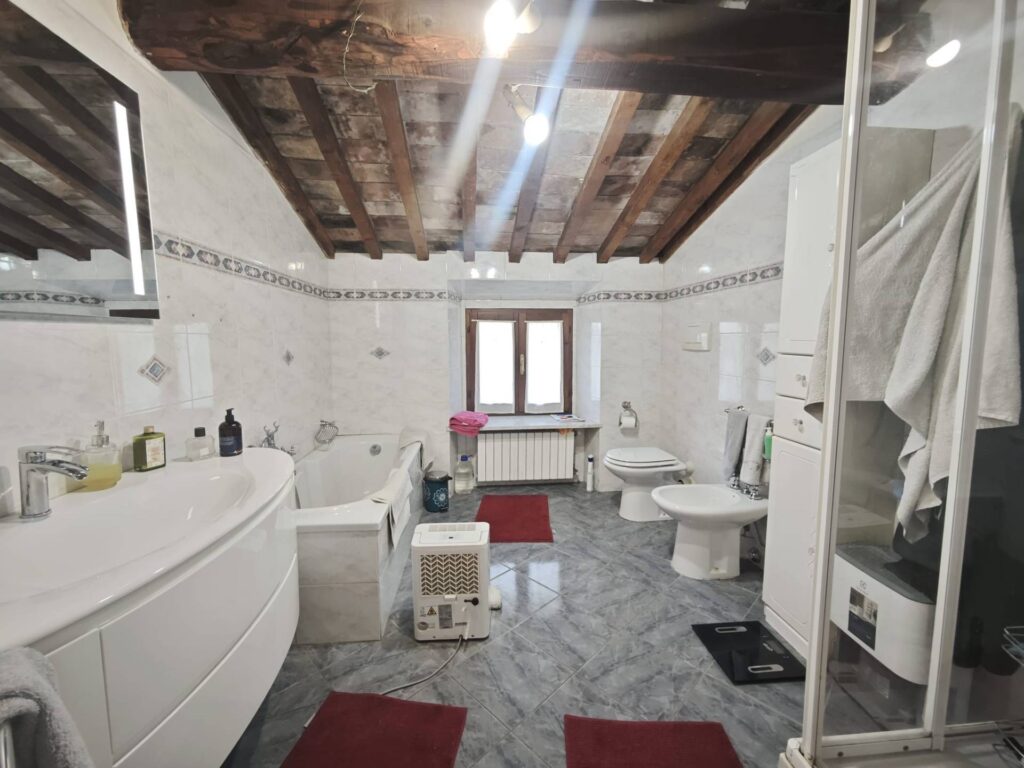 1677-Porzione di casale suddiviso in due appartamenti ristrutturati con vista panoramica-Volterra-11 Agenzia Immobiliare ASIP