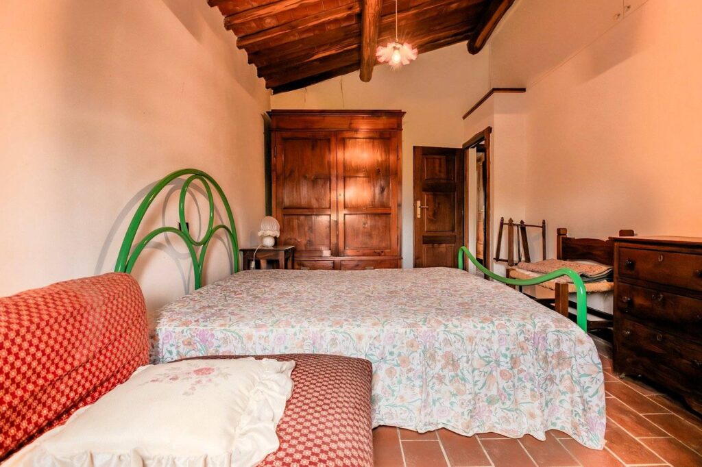 1679-Casa colonica con annessi e terreno in posizione panoramica-Uzzano-14 Agenzia Immobiliare ASIP