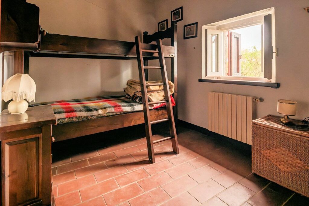 1679-Casa colonica con annessi e terreno in posizione panoramica-Uzzano-16 Agenzia Immobiliare ASIP