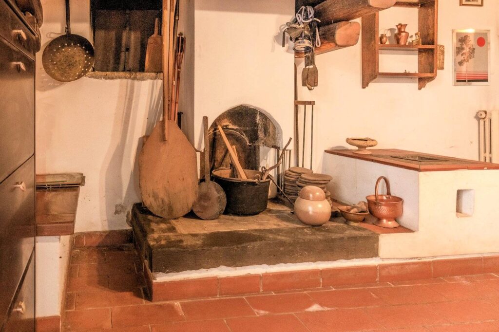 1679-Casa colonica con annessi e terreno in posizione panoramica-Uzzano-12 Agenzia Immobiliare ASIP