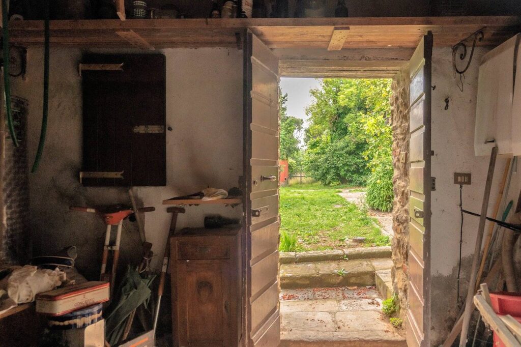 1679-Casa colonica con annessi e terreno in posizione panoramica-Uzzano-10 Agenzia Immobiliare ASIP