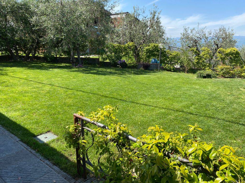 1680-Terratetto completamente ristrutturato libero su tre lati con dependance giardino e posti auto a Tizzana-Quarrata-12 Agenzia Immobiliare ASIP