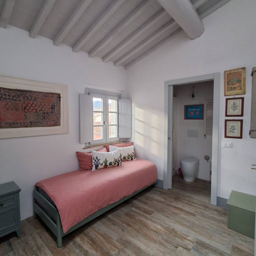 1680-Terratetto completamente ristrutturato libero su tre lati con dependance giardino e posti auto a Tizzana-Quarrata-17 Agenzia Immobiliare ASIP