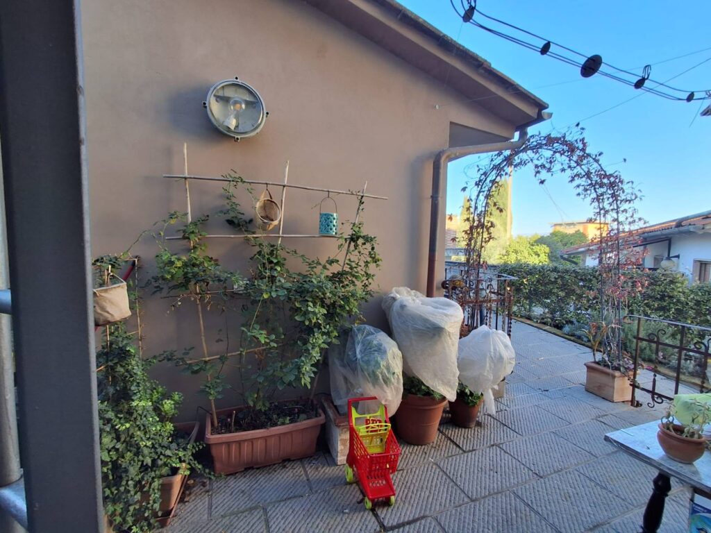 1680-Terratetto completamente ristrutturato libero su tre lati con dependance giardino e posti auto a Tizzana-Quarrata-11 Agenzia Immobiliare ASIP