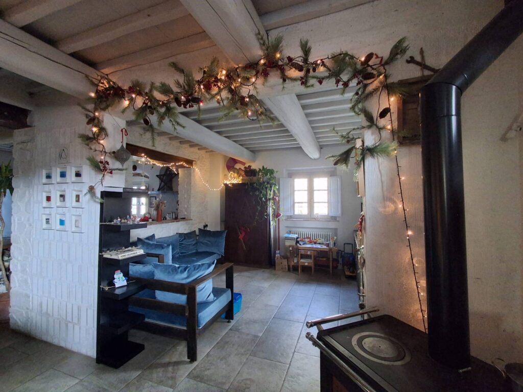 1680-Terratetto completamente ristrutturato libero su tre lati con dependance giardino e posti auto a Tizzana-Quarrata-7 Agenzia Immobiliare ASIP