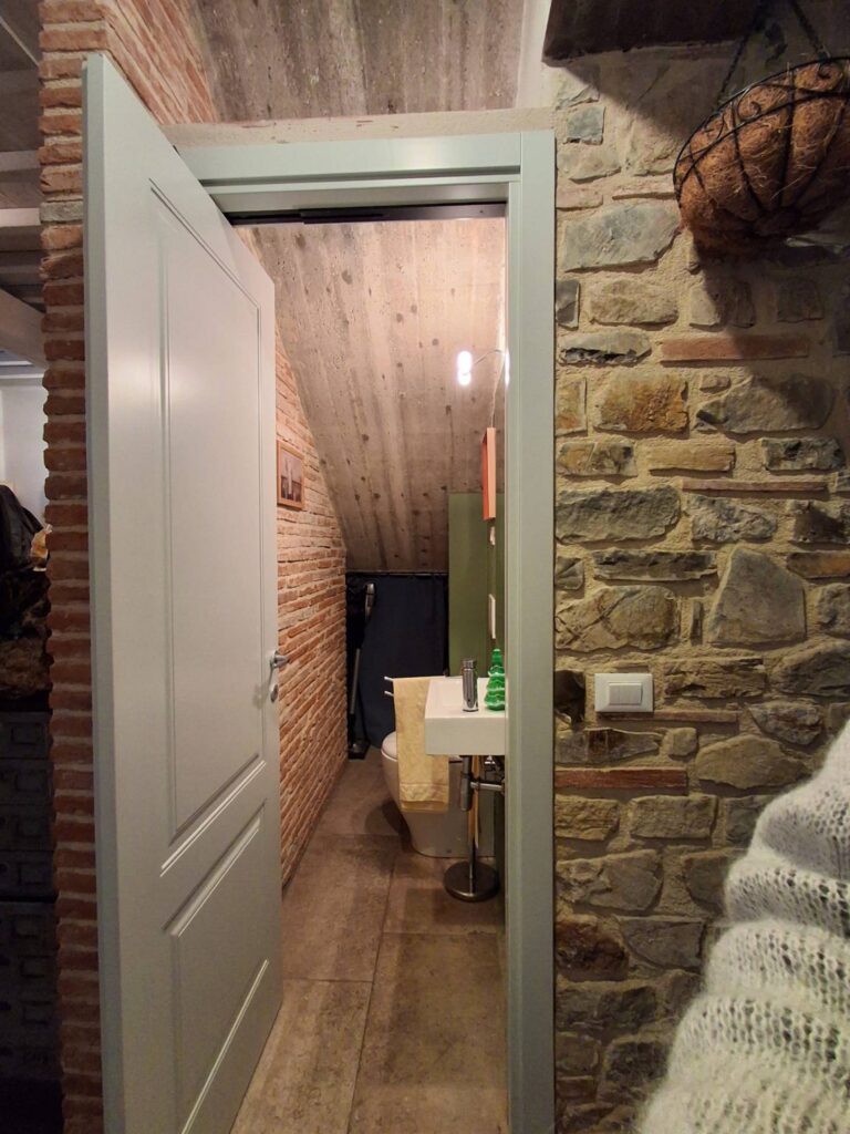 1680-Terratetto completamente ristrutturato libero su tre lati con dependance giardino e posti auto a Tizzana-Quarrata-9 Agenzia Immobiliare ASIP