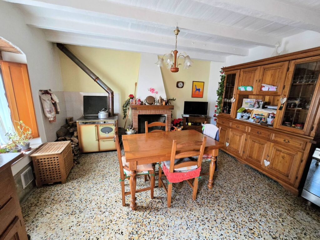 1681-Podere in stile rustico Toscano con annessi e terreno in ottima posizione-Montecatini-Terme-10 Agenzia Immobiliare ASIP