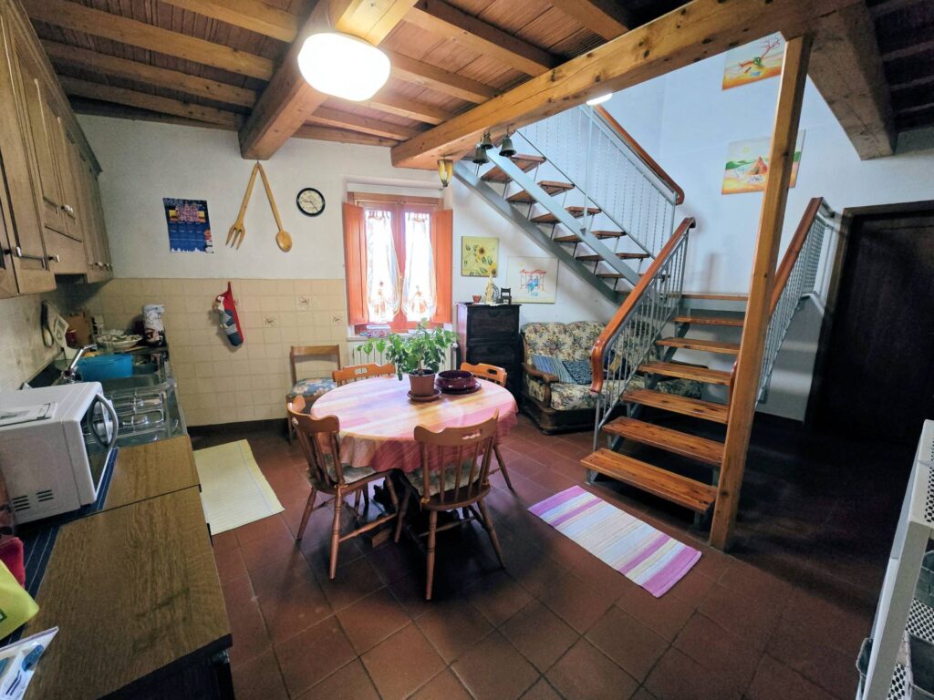 1681-Podere in stile rustico Toscano con annessi e terreno in ottima posizione-Montecatini-Terme-17 Agenzia Immobiliare ASIP