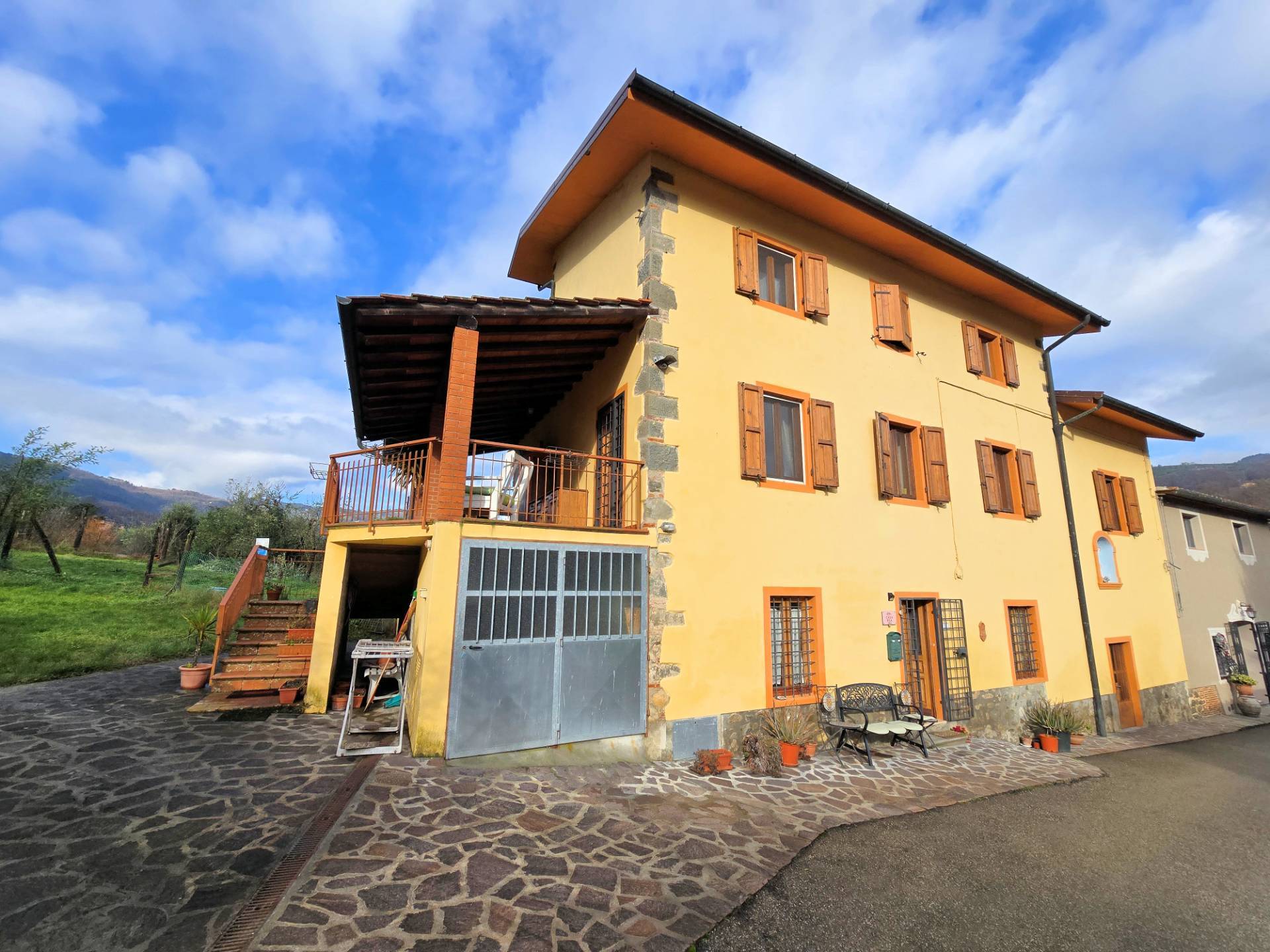 1681-Podere in stile rustico Toscano con annessi e terreno in ottima posizione-Montecatini-Terme-1 Agenzia Immobiliare ASIP