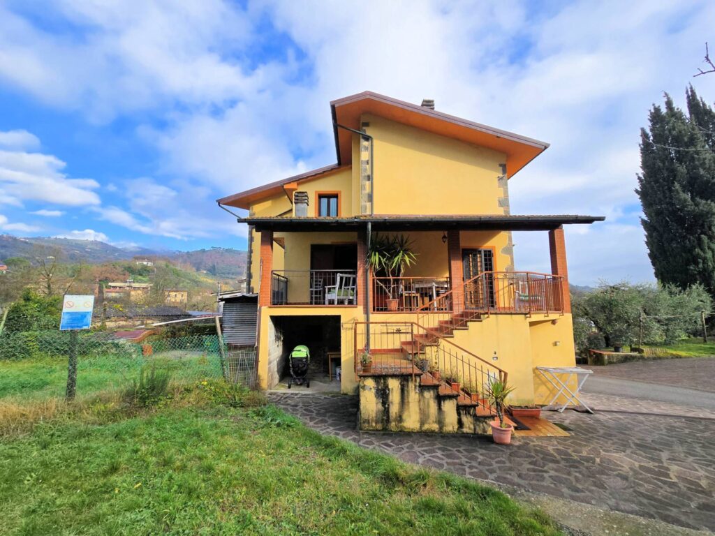 1681-Podere in stile rustico Toscano con annessi e terreno in ottima posizione-Montecatini-Terme-2 Agenzia Immobiliare ASIP
