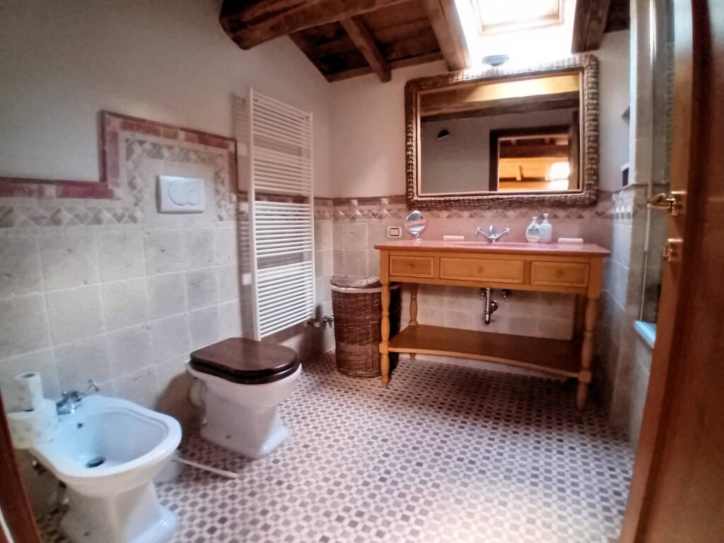 1686-Bellissima villa unifamiliare con annessi parco e piscina-Marliana-29 Agenzia Immobiliare ASIP