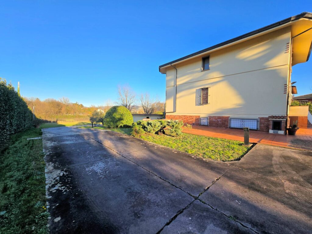 1687-Appartamento posto al piano primo di villetta bifamiliare con garage e giardino-Buggiano-24 Agenzia Immobiliare ASIP