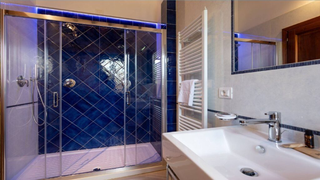 1688-Casale ristrutturato di ampia superficie con piscina e ampio terreno in posizione dominante e panoramica-Chiusi-29 Agenzia Immobiliare ASIP