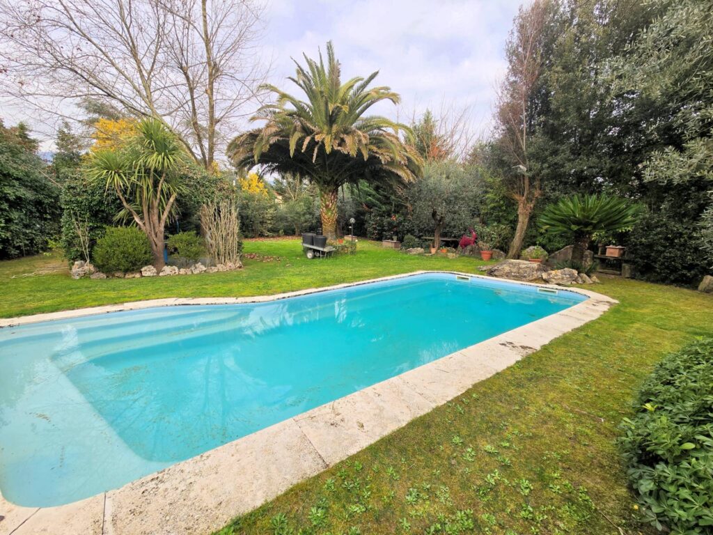 1689-Villa di ampia superficie divisa in due appartamenti con annessi giardino e piscina-Pistoia-5 Agenzia Immobiliare ASIP