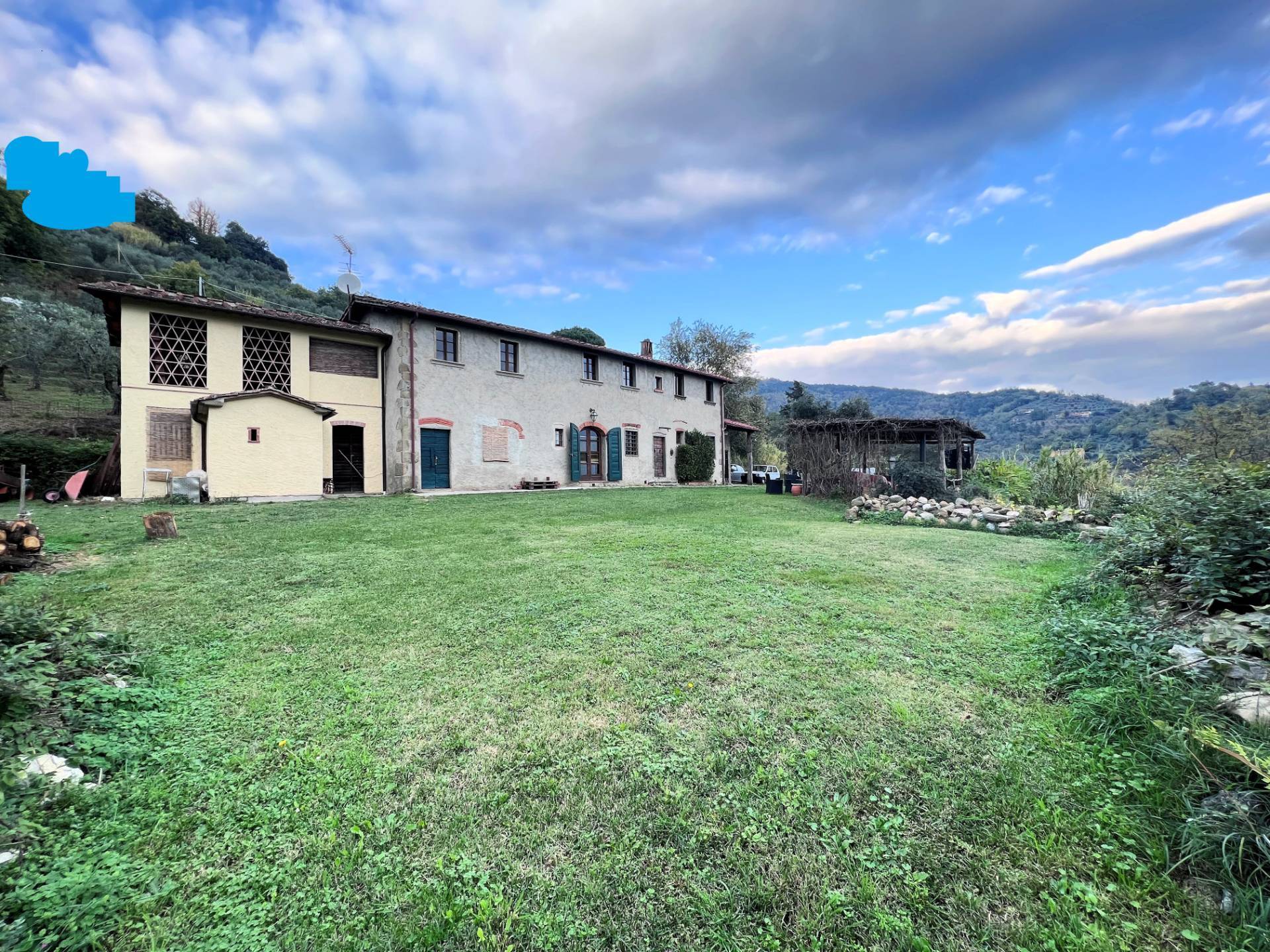 1693-Casa colonica di ampia superficie in posizione dominante con vista panoramica-Massa e Cozzile-1 Agenzia Immobiliare ASIP