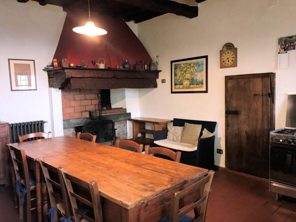 1693-Casa colonica di ampia superficie in posizione dominante con vista panoramica-Massa e Cozzile-12 Agenzia Immobiliare ASIP