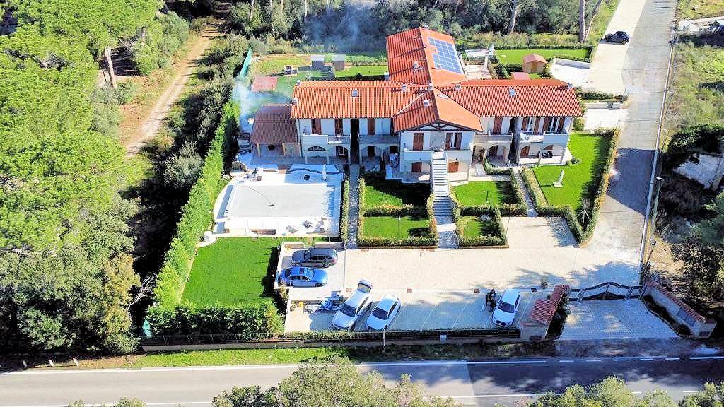 1696-Appartamento al piano primo angolare con giardino privato in complesso residenziale di recente costruzione a 150 metri dal mare-San Vincenzo-1 Agenzia Immobiliare ASIP