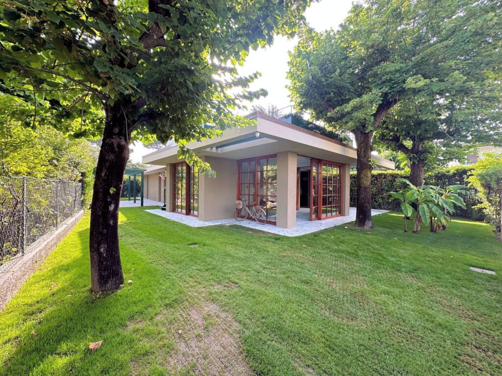 1567-Villa di ampia superficie in zona residenziale con rifiniture di altissimo livello-Forte dei Marmi-4 Agenzia Immobiliare ASIP