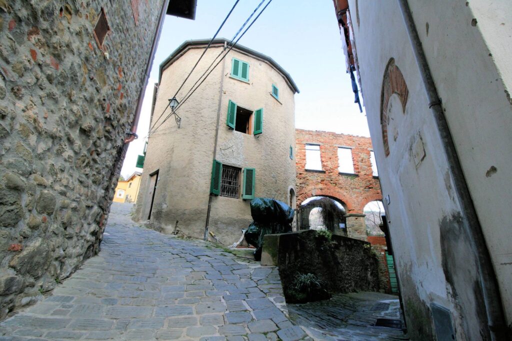 788-Terratetto indipendente completamente ristrutturato in centro storico-Massa e Cozzile-4 Agenzia Immobiliare ASIP