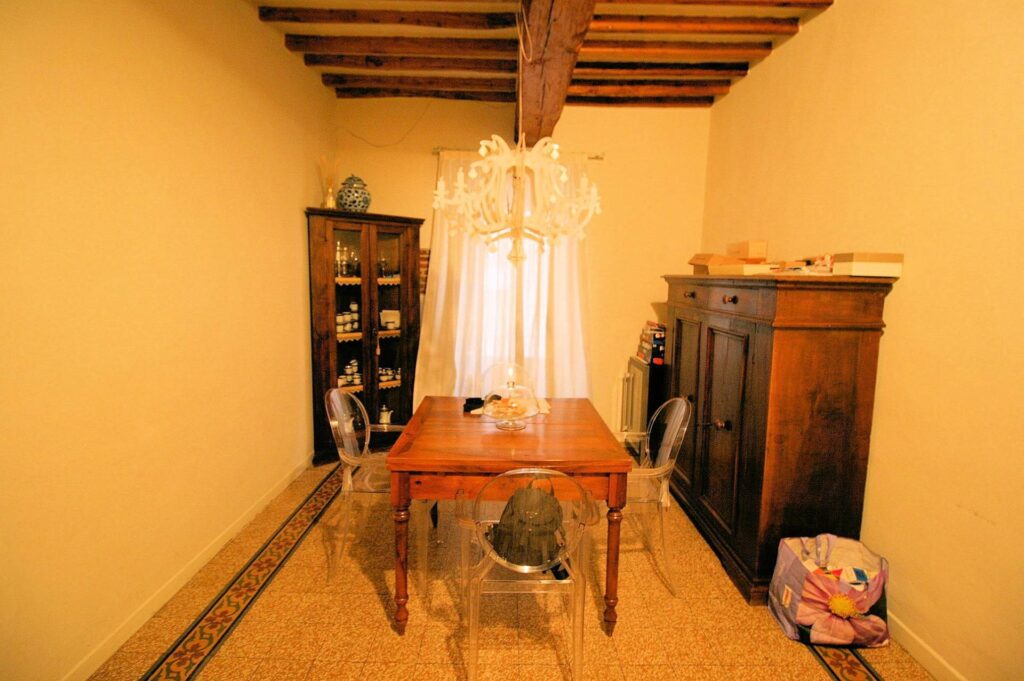 1270-Appartamento di ampie dimensioni al secondo piano con ascensore-Pistoia-5 Agenzia Immobiliare ASIP