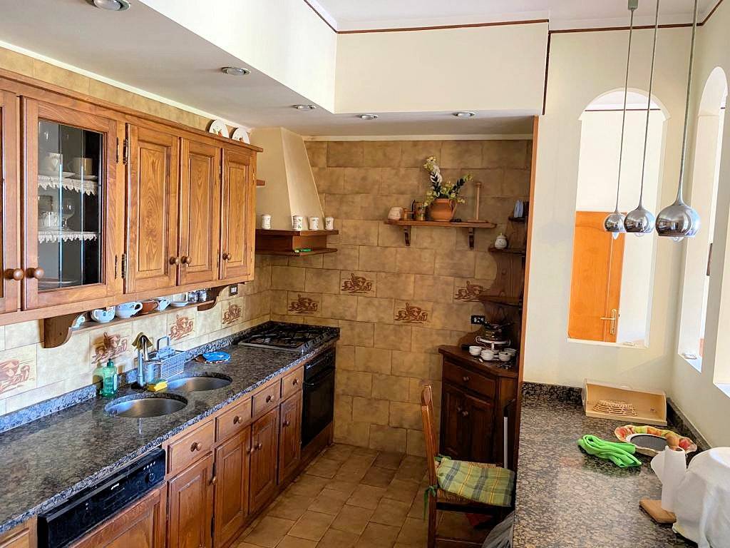 1404-Bel complesso immobiliare suddiviso in cinque appartamenti a 50 metri dal mare-Marciana-8 Agenzia Immobiliare ASIP