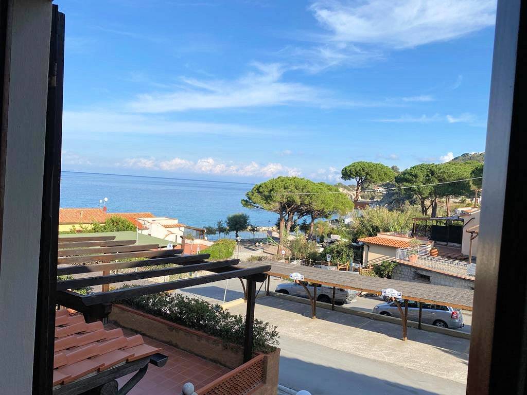 1404-Bel complesso immobiliare suddiviso in cinque appartamenti a 50 metri dal mare-Marciana-5 Agenzia Immobiliare ASIP