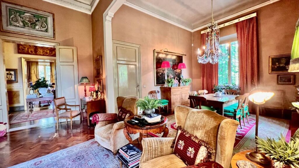 606-Villa di ampia superficie con giardino-Lucca-9 Agenzia Immobiliare ASIP